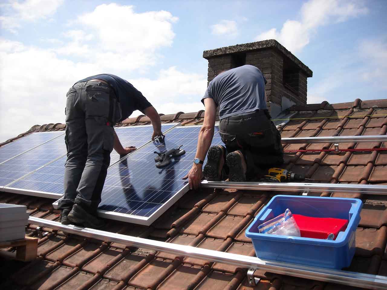 solar panel roofing installation